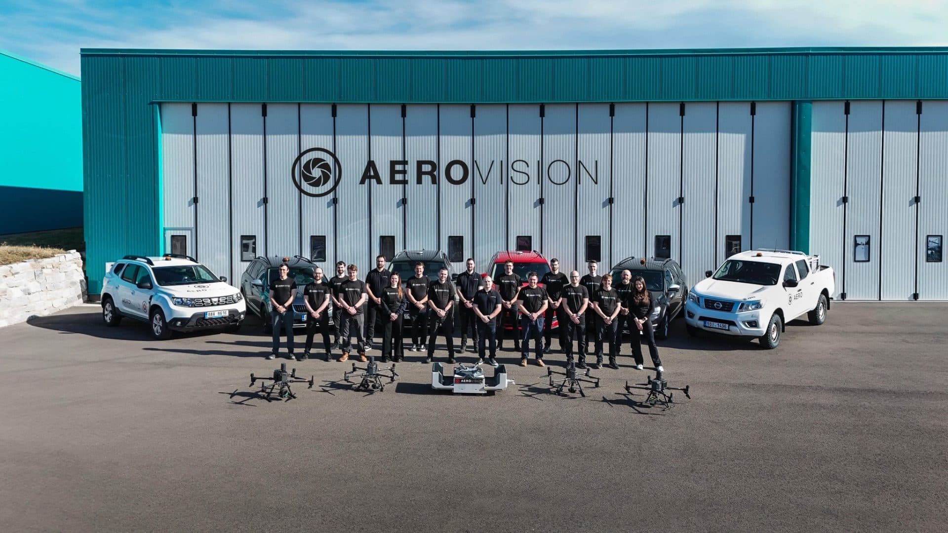 Tým AeroVision Group s drony v terénu